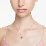 swarovski-kolye-idyllia-pend-cz-clover-silk-ros-5674211-42292.jpeg